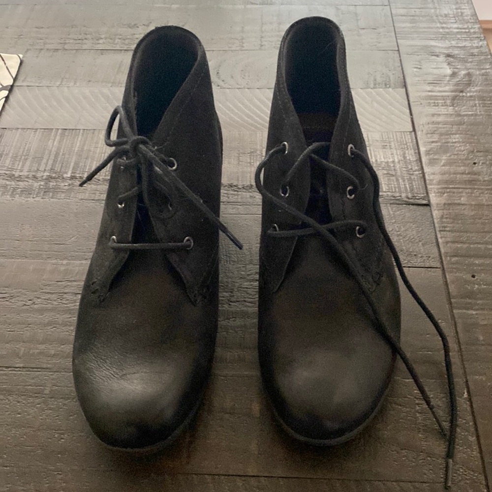Rockport- lace up, heeled, ankle boot